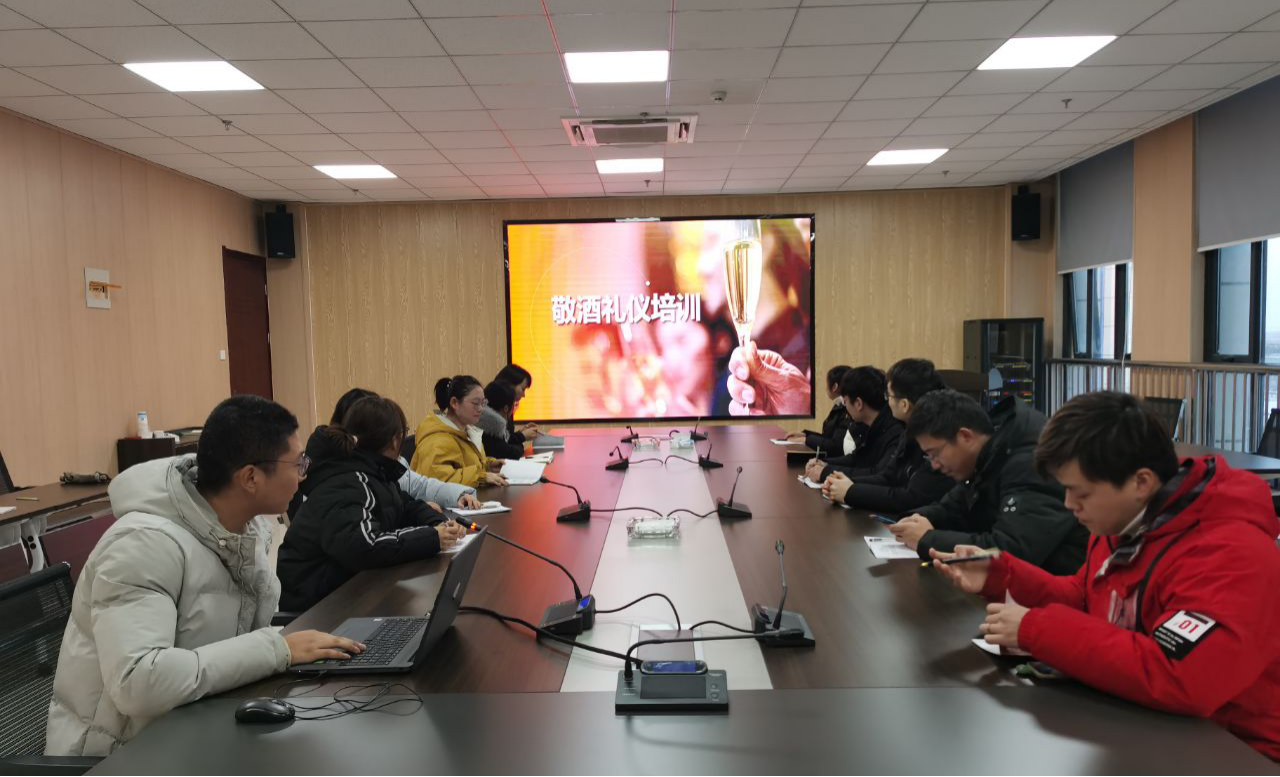 “不學禮，無以立”--宿州市瞪羚服務貿易產業(yè)園有限公司組織開展商務禮儀接待及酒文化禮儀培訓活動(圖3)